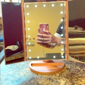 EaseHold Makeup Mirror